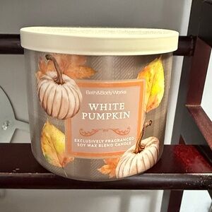 Bath & Body Works White Pumpkin Candle with Autumn Leaves